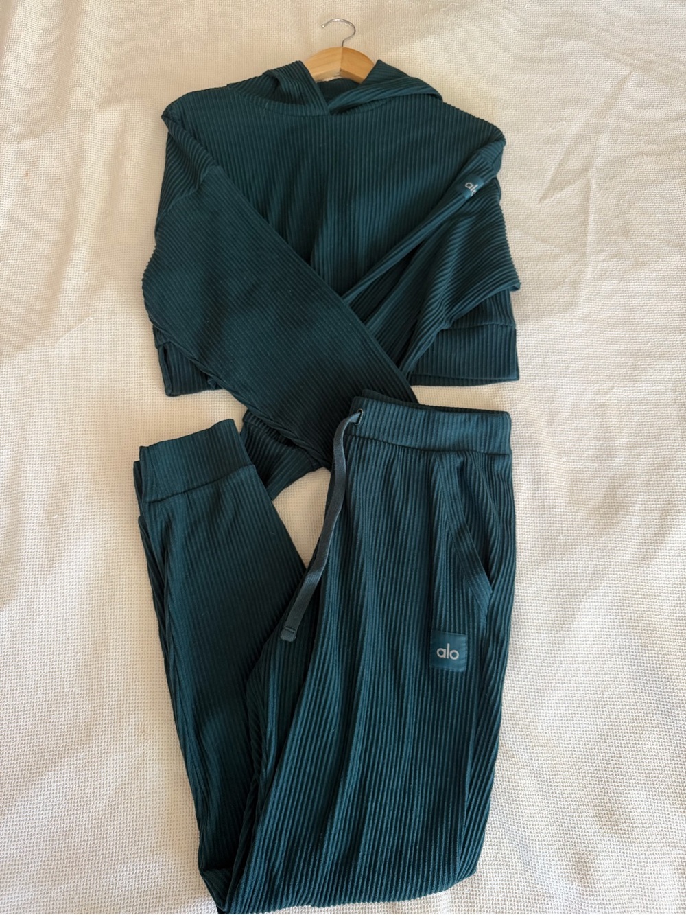 Alo Muse Hoodie & Jogger Set in Midnight Green Like New